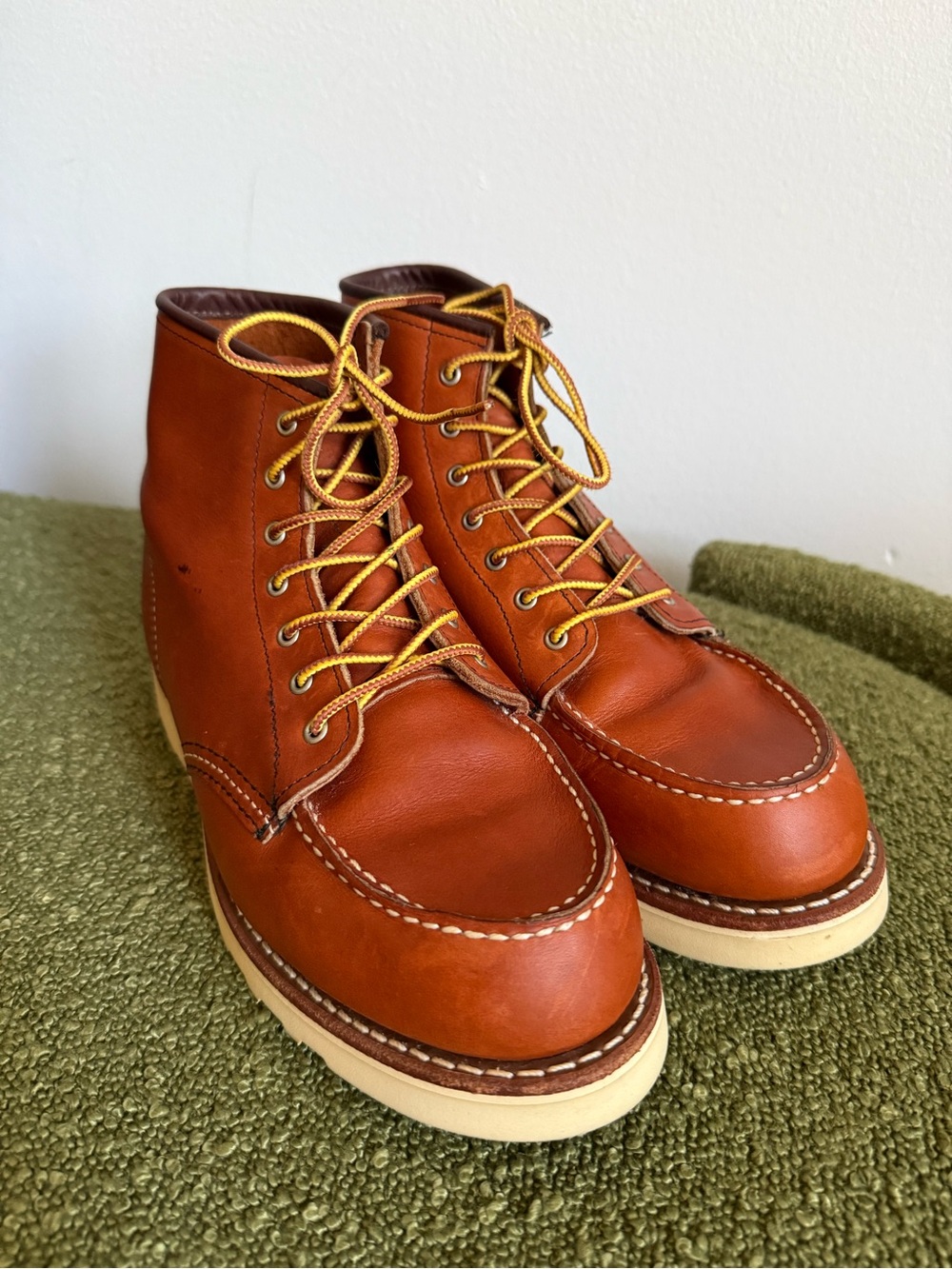 Red Wing Women’s Classic Moc short boot in Oro Size 8